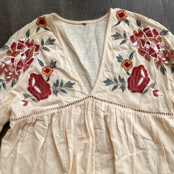 Floral Embroidered Top - Picture 3 of 9